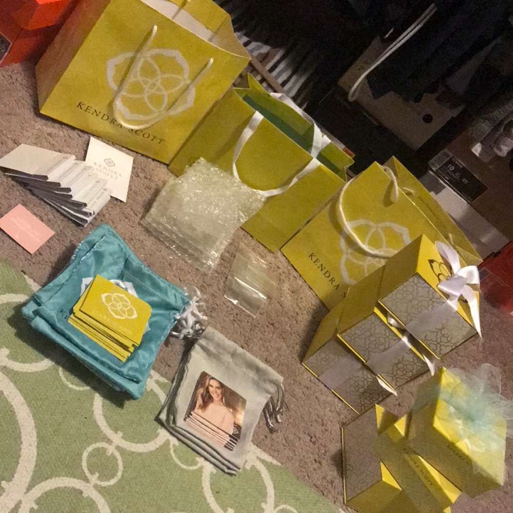 Kendra Scott shipping accessories